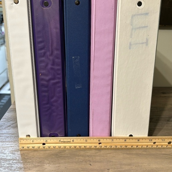 PRE OWNED 6 VARIOUS SIZES OF BINDERS WITH 70 SHEET PROTECTORS - Picture 17 of 17